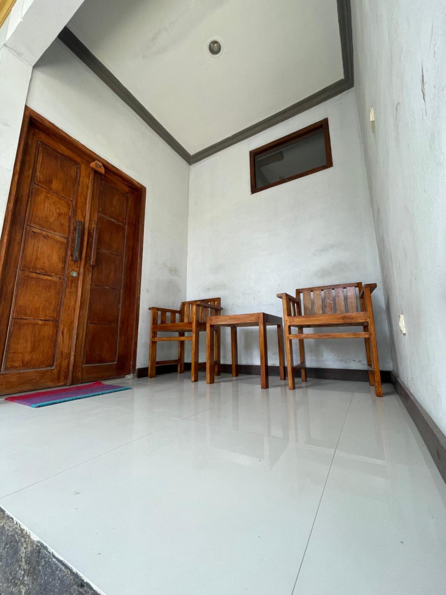 Tri Putri Homestay Kuta  Luaran gambar