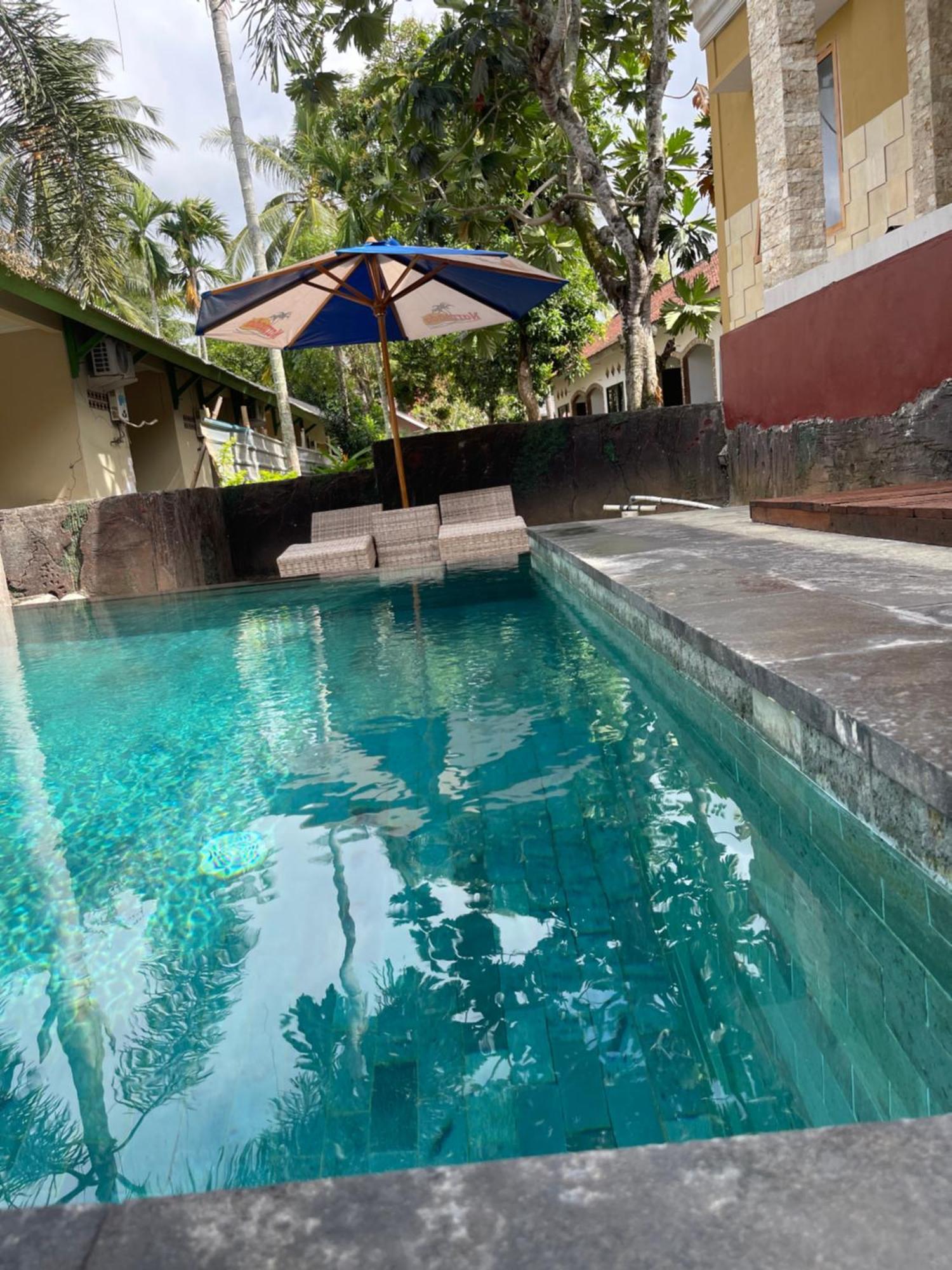 Tri Putri Homestay Kuta  Luaran gambar