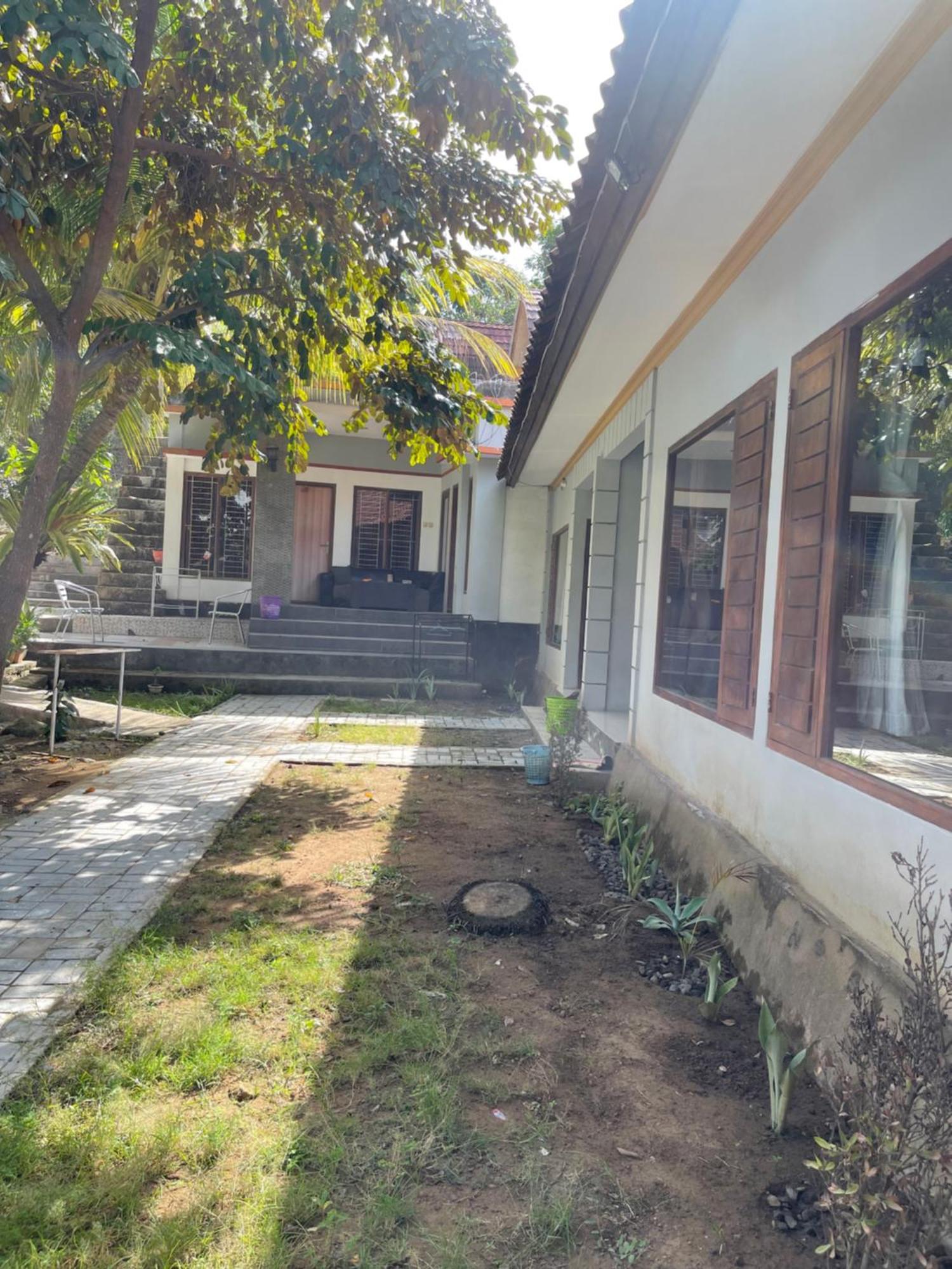 Tri Putri Homestay Kuta  Luaran gambar