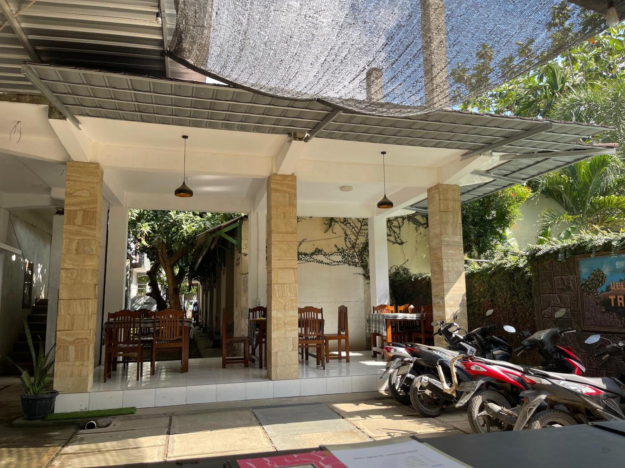 Tri Putri Homestay Kuta  Luaran gambar